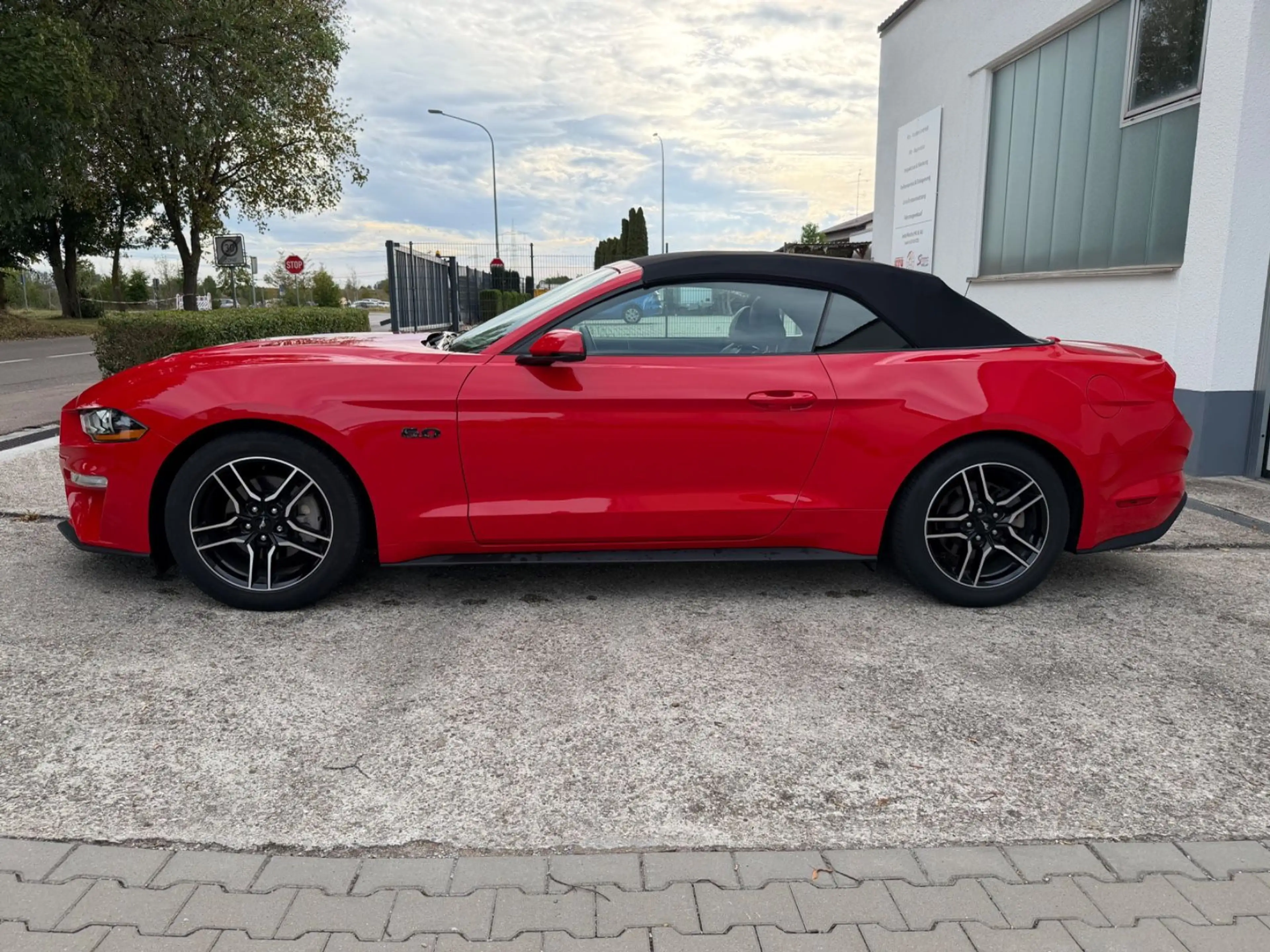 Ford Mustang Convertible — photo 2