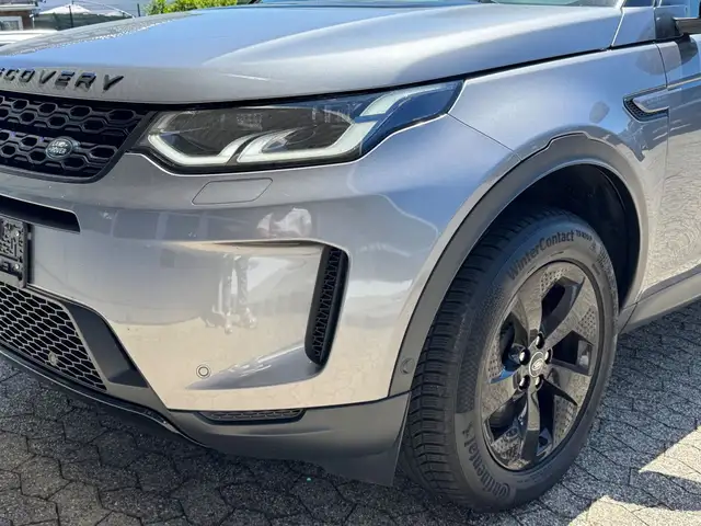 Land Rover Discovery Sport view 9