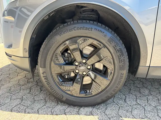 Land Rover Discovery Sport view 10