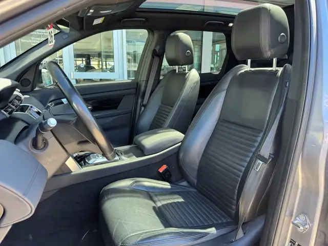 Land Rover Discovery Sport view 13