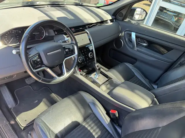 Land Rover Discovery Sport view 11
