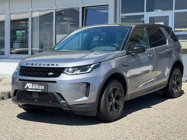 Land Rover Discovery Sport view 3