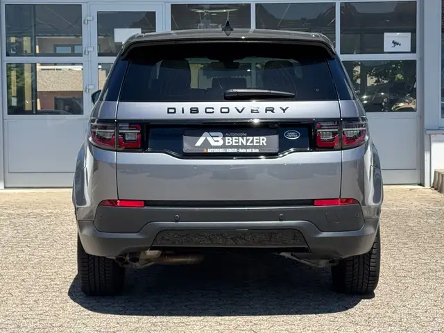 Land Rover Discovery Sport view 6