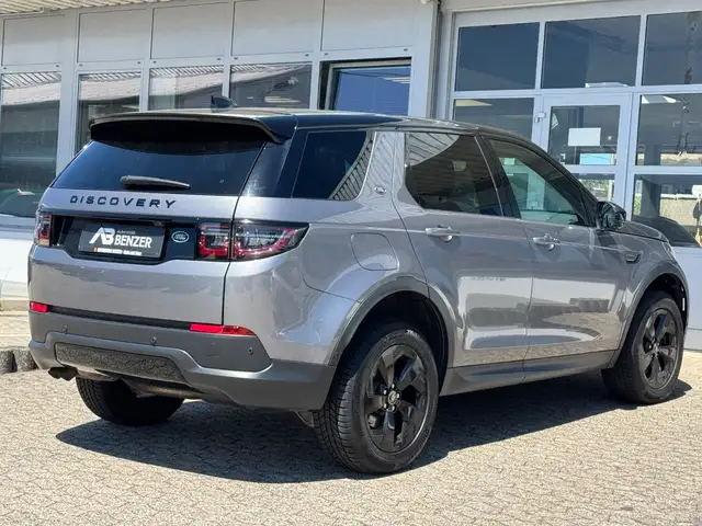 Land Rover Discovery Sport view 5