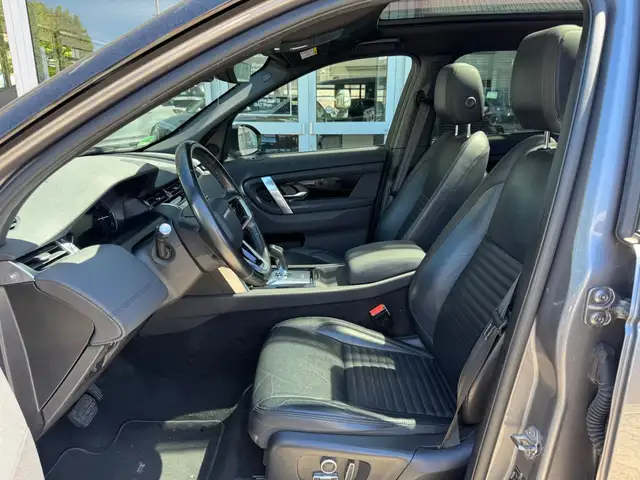 Land Rover Discovery Sport view 12
