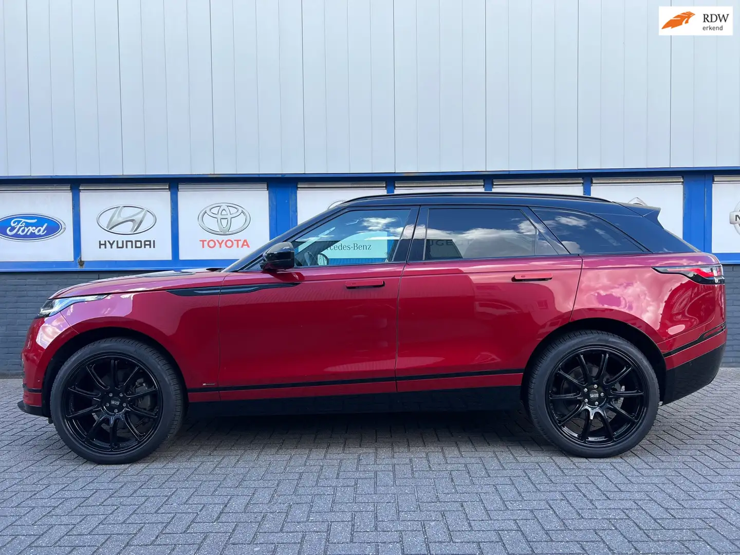 Land Rover Range Rover Velar 3.0 D300 AWD R-Dynamic HSE 10-2020 69000km 47950eu Rood - 1