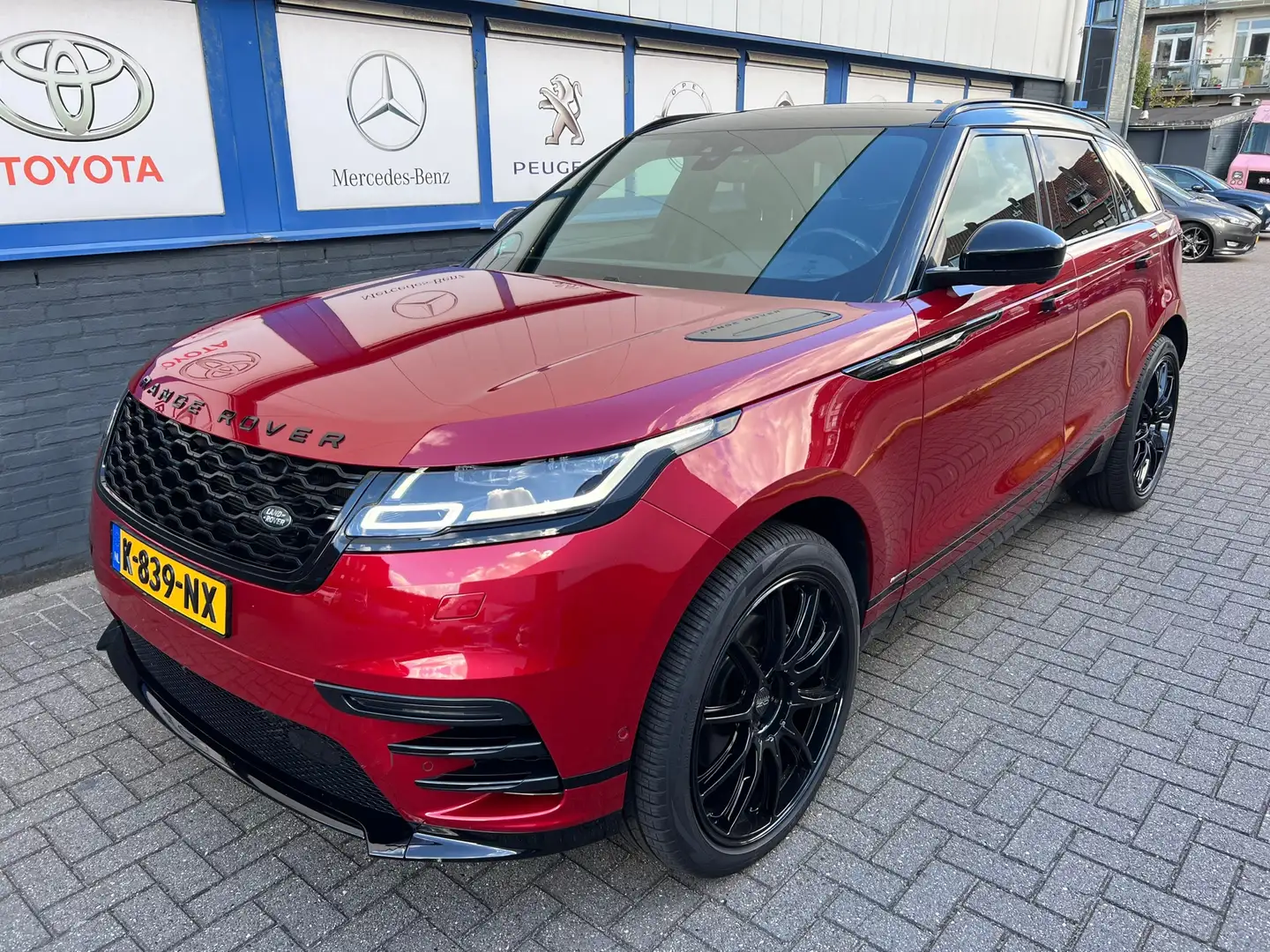 Land Rover Range Rover Velar 3.0 D300 AWD R-Dynamic HSE 10-2020 69000km 47950eu Rood - 2