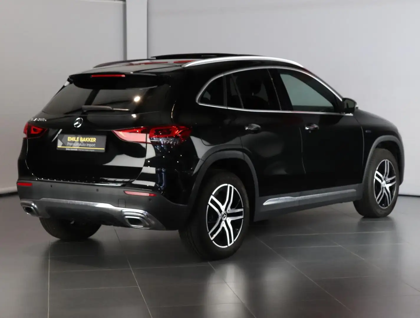 Mercedes-Benz GLA 250 e Luxury Limited PANO/MASSAGE Zwart - 2