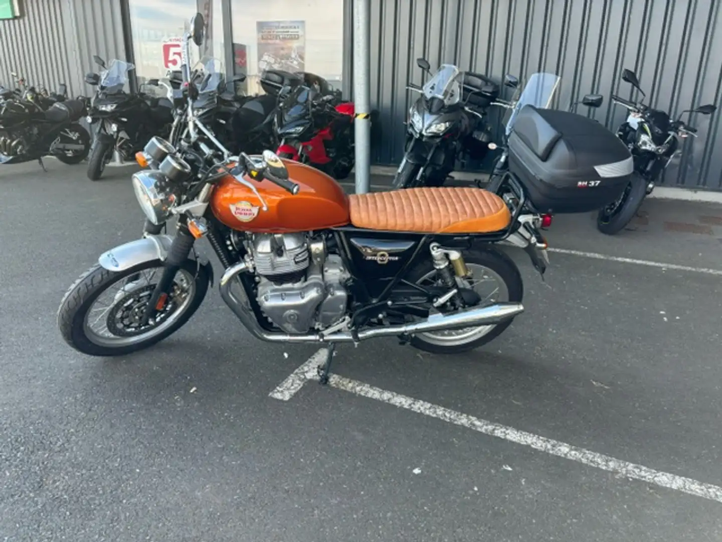Royal Enfield Interceptor - 1
