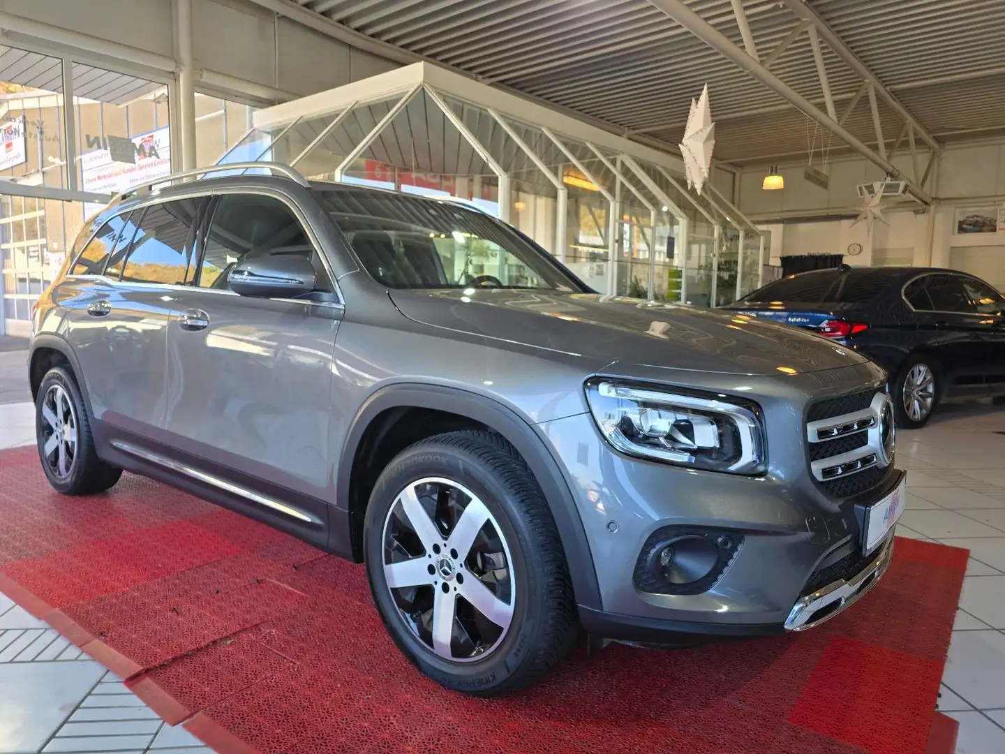 Mercedes-Benz GLB 200 d+NAVI+KAMARA+ACC+LED+ Grau - 1