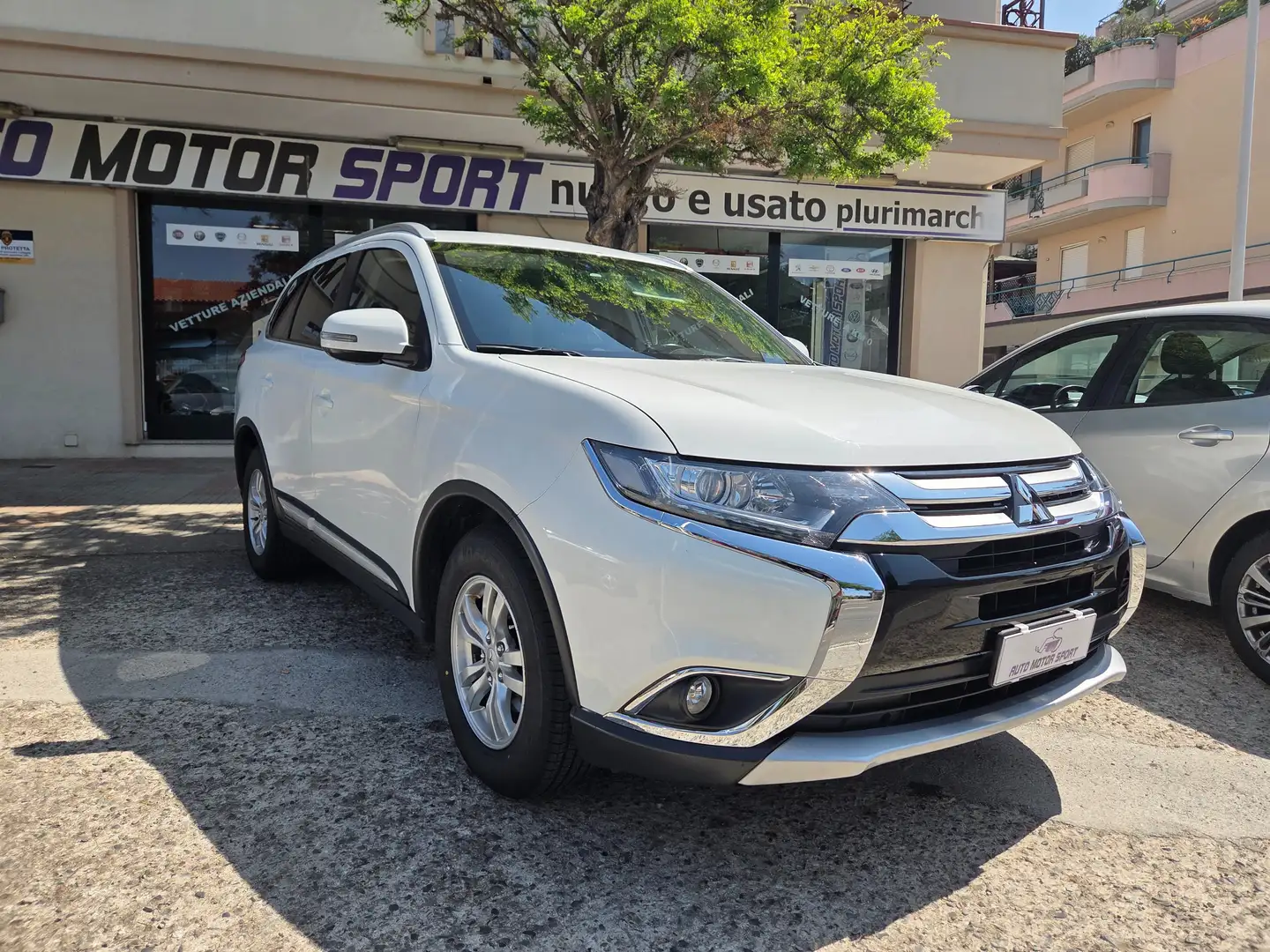 Mitsubishi Outlander 2.2 DI-D 4WD  INTENSE Bianco - 2
