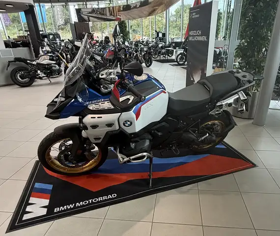 BMW R view 3