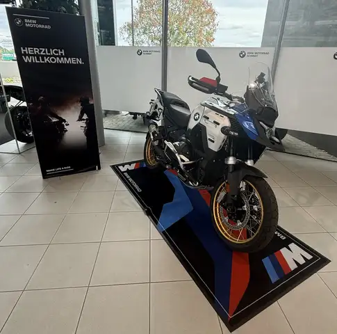 BMW R view 2