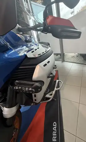 BMW R view 8