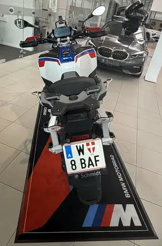 BMW R view 4