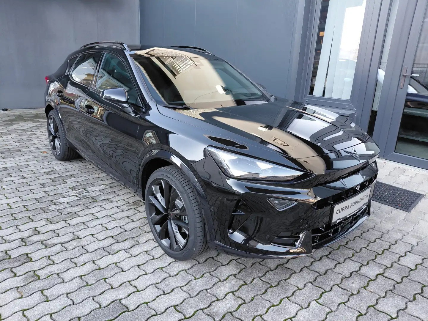 CUPRA Formentor e-HYBRID 204 PS DSG BlackEdit. Schwarz - 1