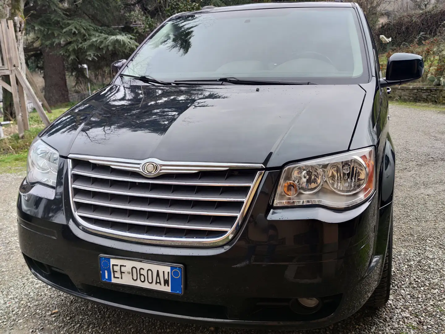 Chrysler Grand Voyager 2.8 crd Touring crna - 1