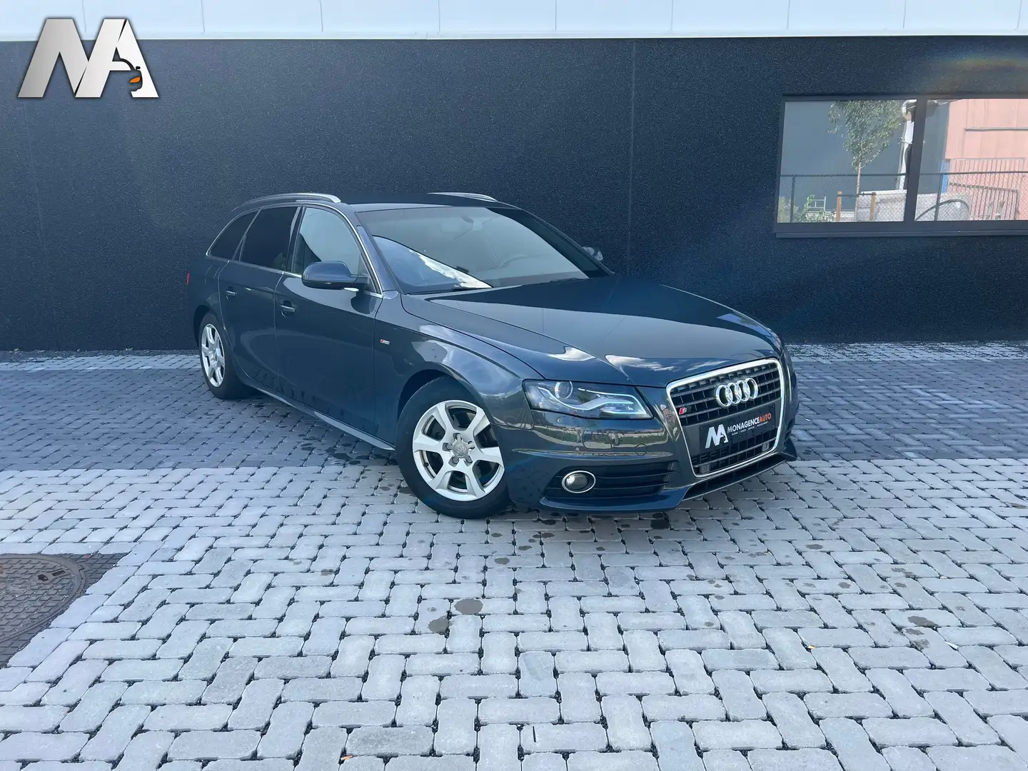 Audi A4 - 2.0 TDi - S line - automatique Schwarz - 2