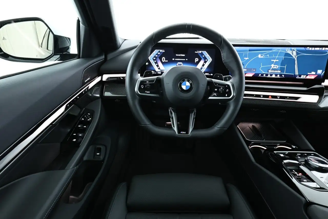 BMW 520 d xDr. M Sport Lt|PAN|HUD|ACC|ParkA+360|AHK 360° A 10