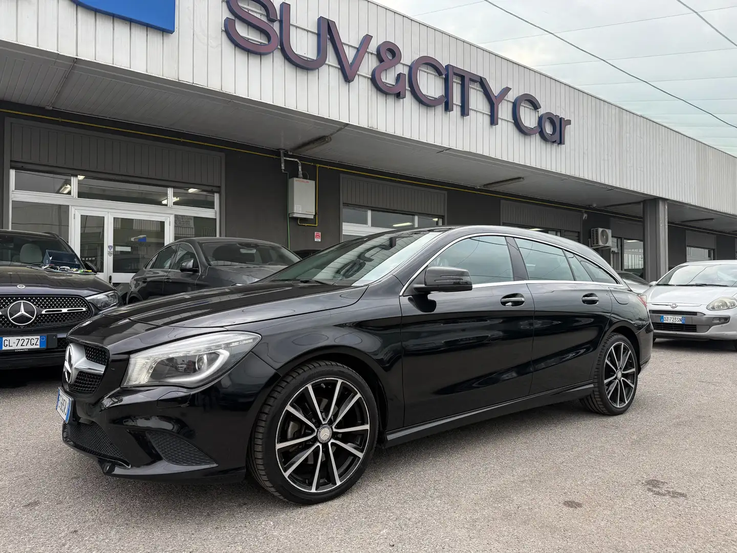 Mercedes-Benz CLA 220 Shooting Brake d (cdi) Business auto Nero - 1