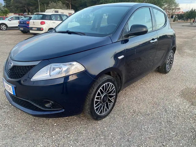 Lancia Ypsilon