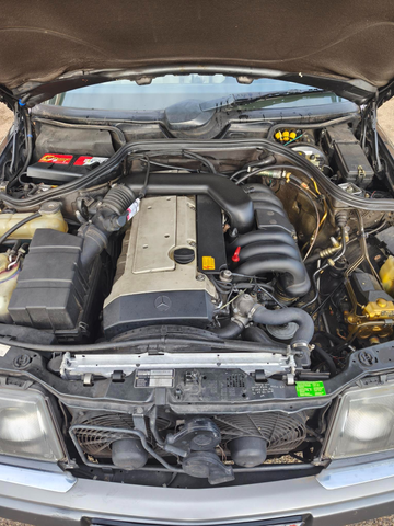 Mercedes-Benz E 320 320 CE 24 soupapes w124 coupé 220 cv