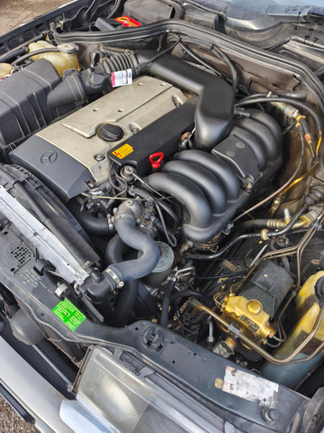 Mercedes-Benz E 320 320 CE 24 soupapes w124 coupé 220 cv