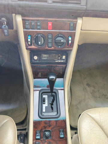 Mercedes-Benz E 320 320 CE 24 soupapes w124 coupé 220 cv