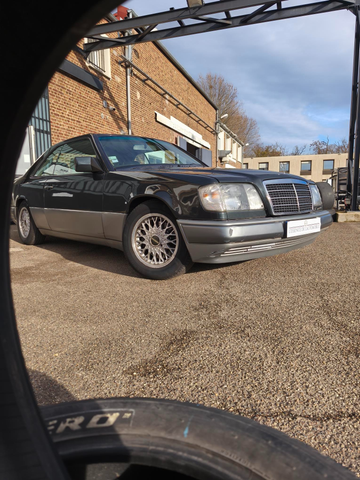 Mercedes-Benz E 320 320 CE 24 soupapes w124 coupé 220 cv