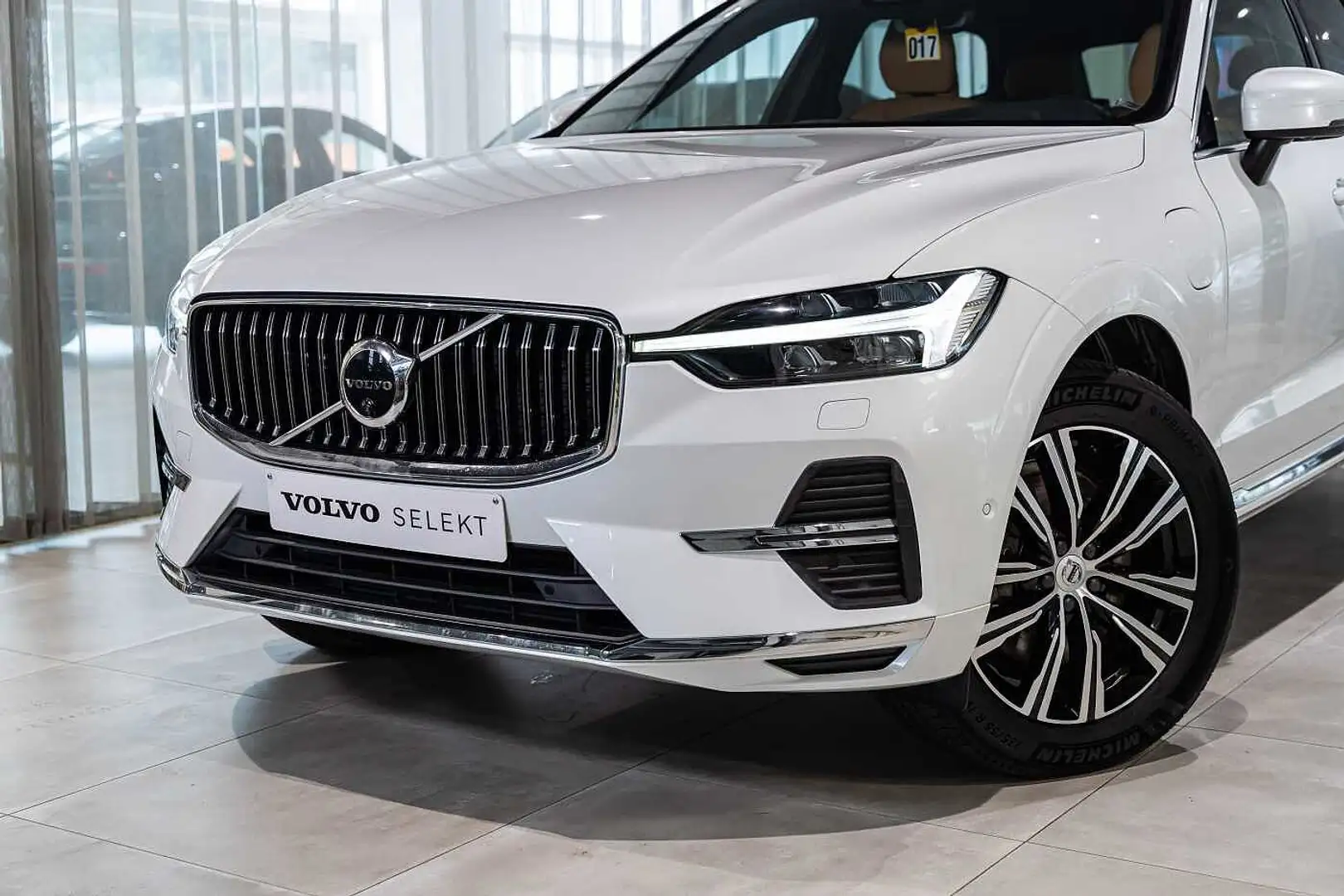 Volvo XC60 Inscription, T8 PHEV AWD Wit - 2