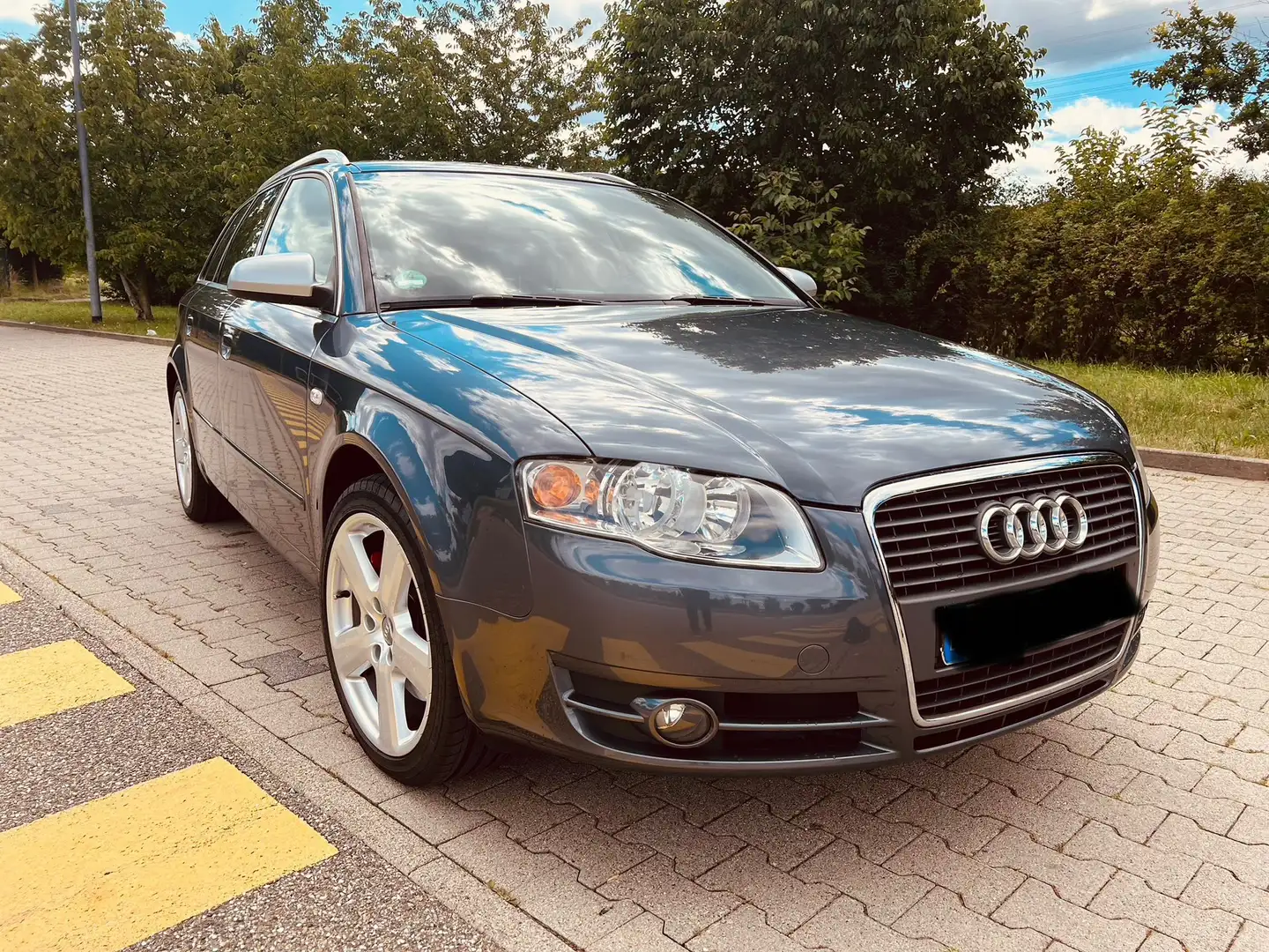 Audi A4 Avant 2.0 T FSI Grau - 1