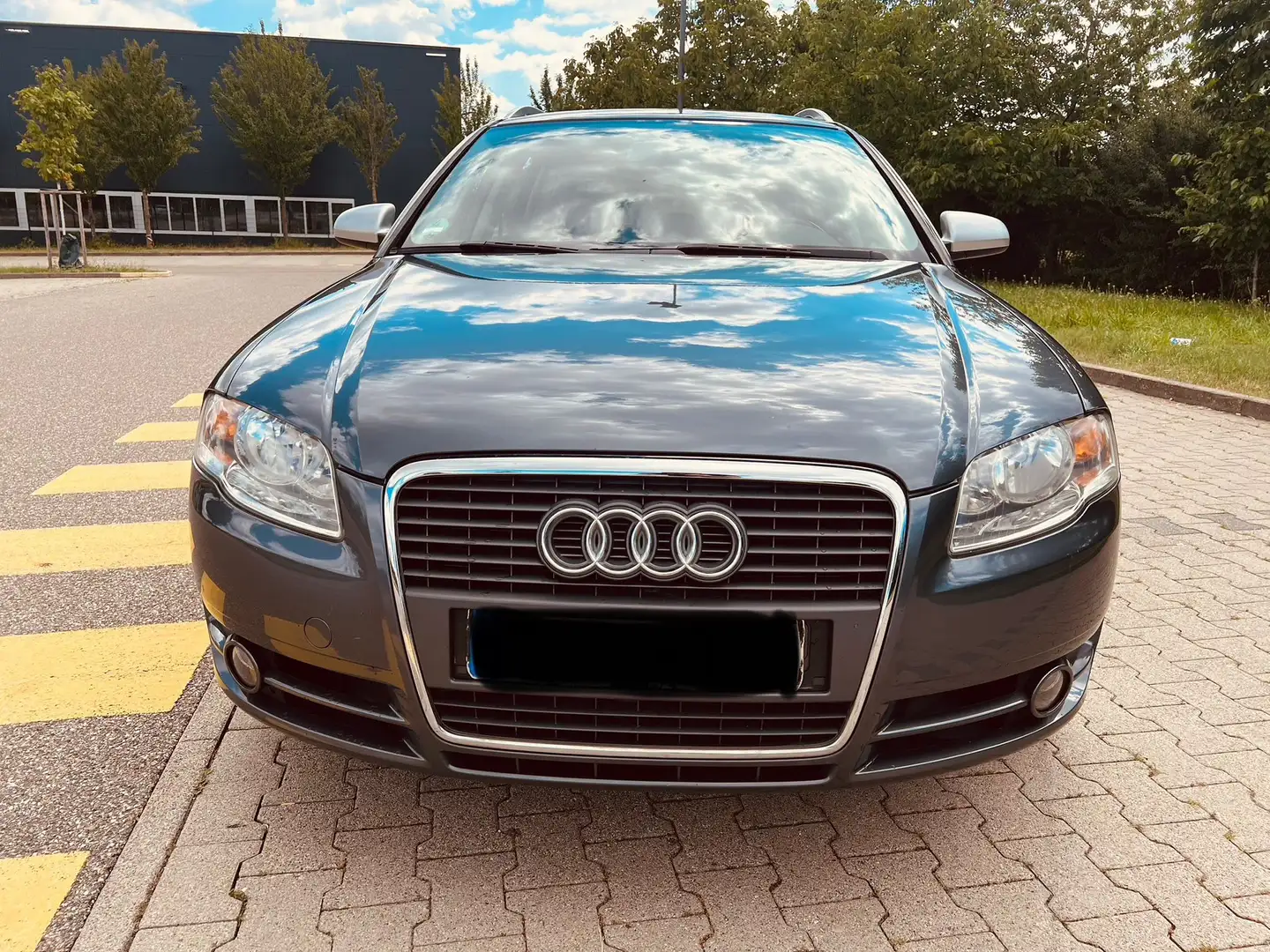 Audi A4 Avant 2.0 T FSI Grau - 2