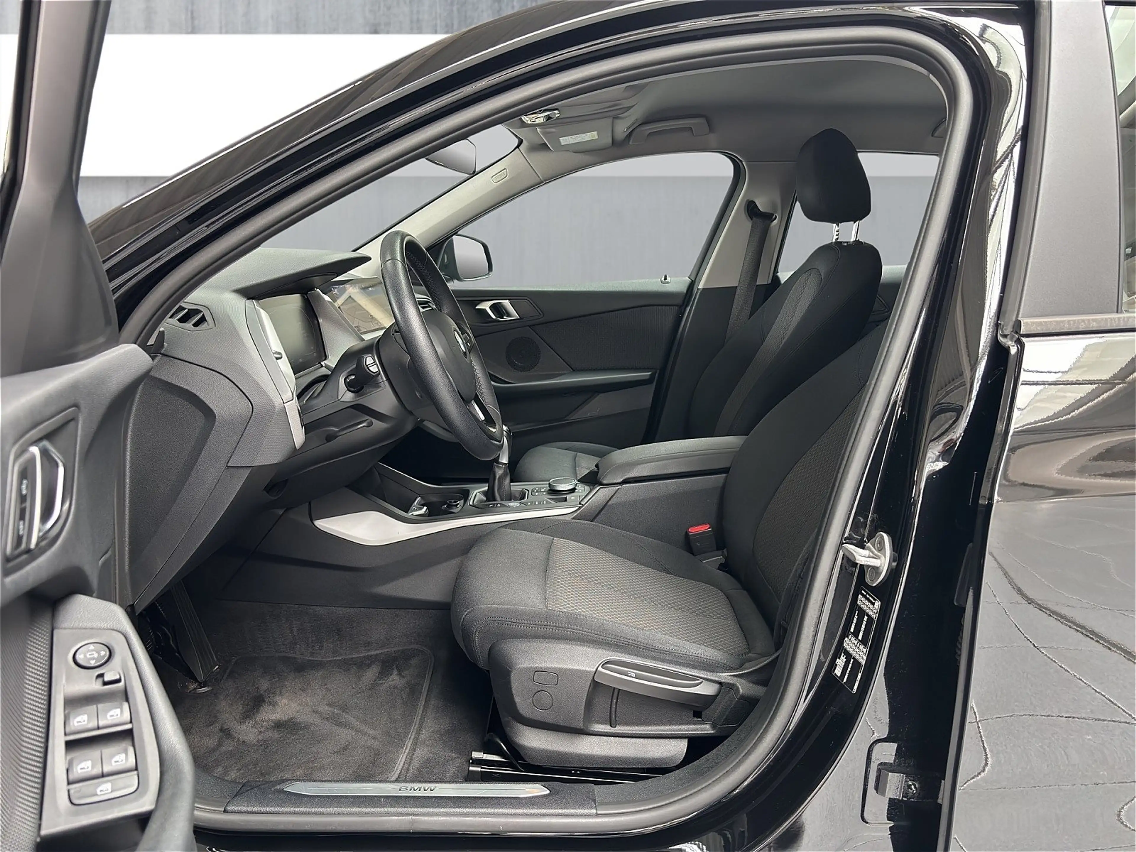 BMW 118 i Advantage AHK+Navi+SHZ+Fernl.Ass+Spurass. — photo 11