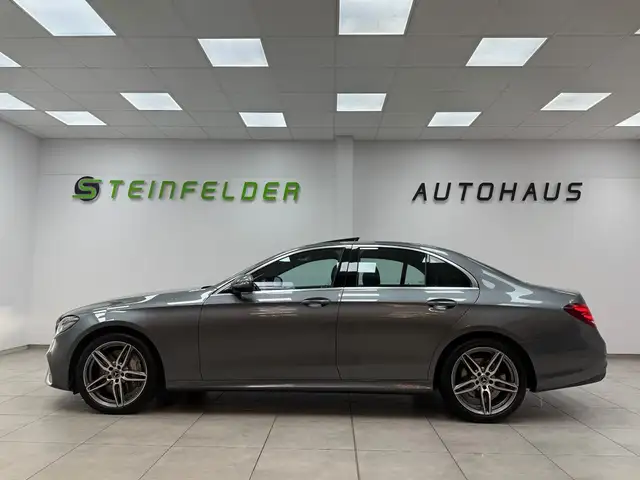 Mercedes-Benz E-Class view 4