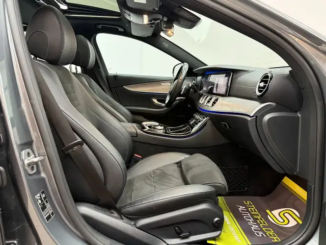 Mercedes-Benz E-Class view 12