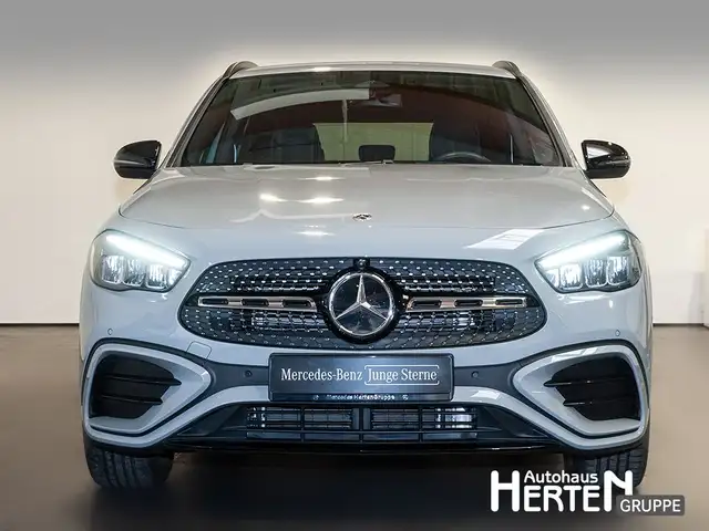Mercedes-Benz GLA view 2