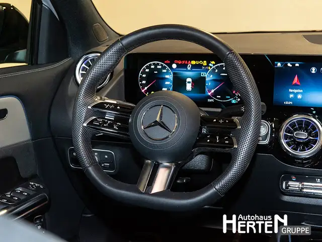 Mercedes-Benz GLA view 7