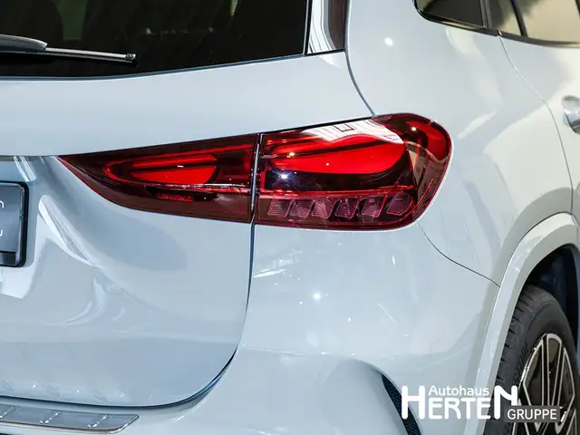 Mercedes-Benz GLA view 14