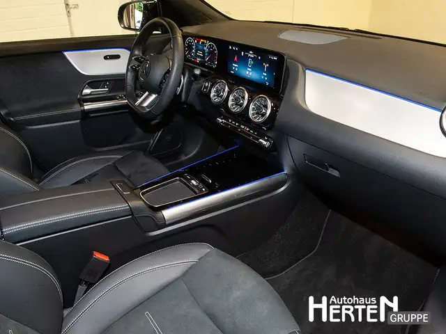 Mercedes-Benz GLA view 6