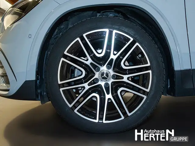 Mercedes-Benz GLA view 5