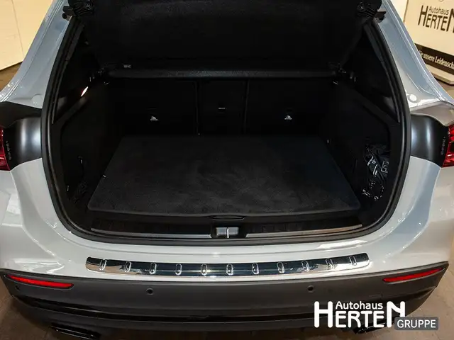 Mercedes-Benz GLA view 15