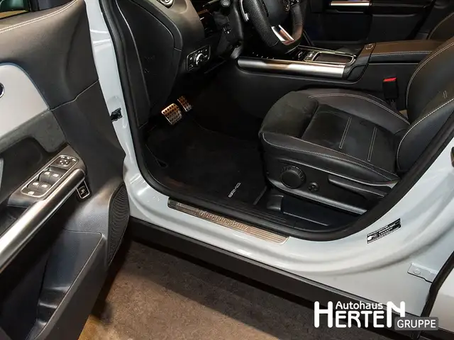 Mercedes-Benz GLA view 12