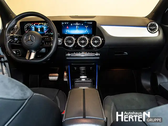 Mercedes-Benz GLA view 10