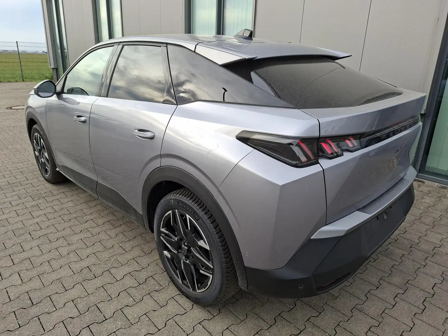 Peugeot 3008 Allure Hybrid 145PS e-DCS6 (Automatik), Grau-Me... Grau - 2