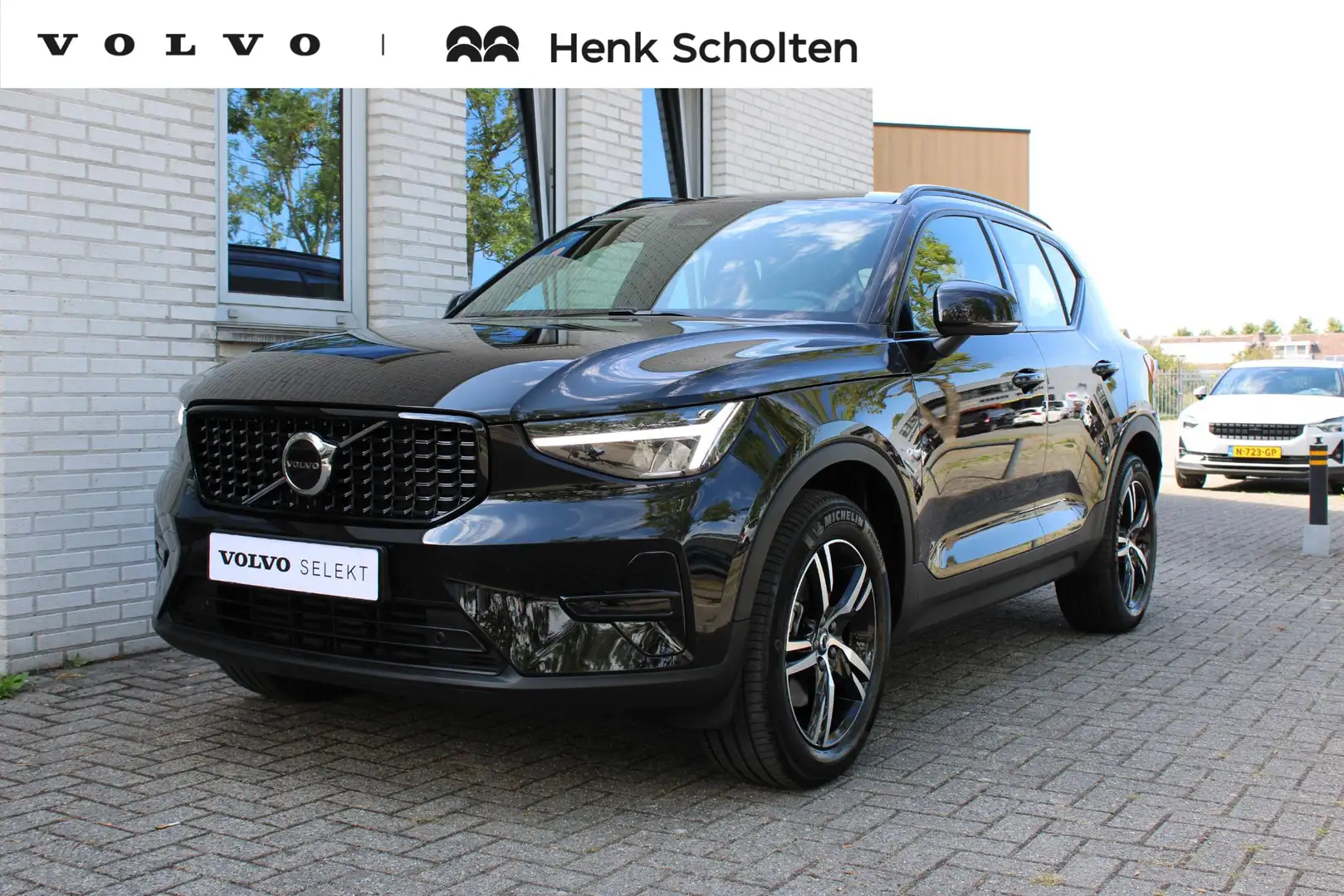Volvo XC40 B4 Automaat Plus Dark | Google Maps navigatie | El Noir - 1