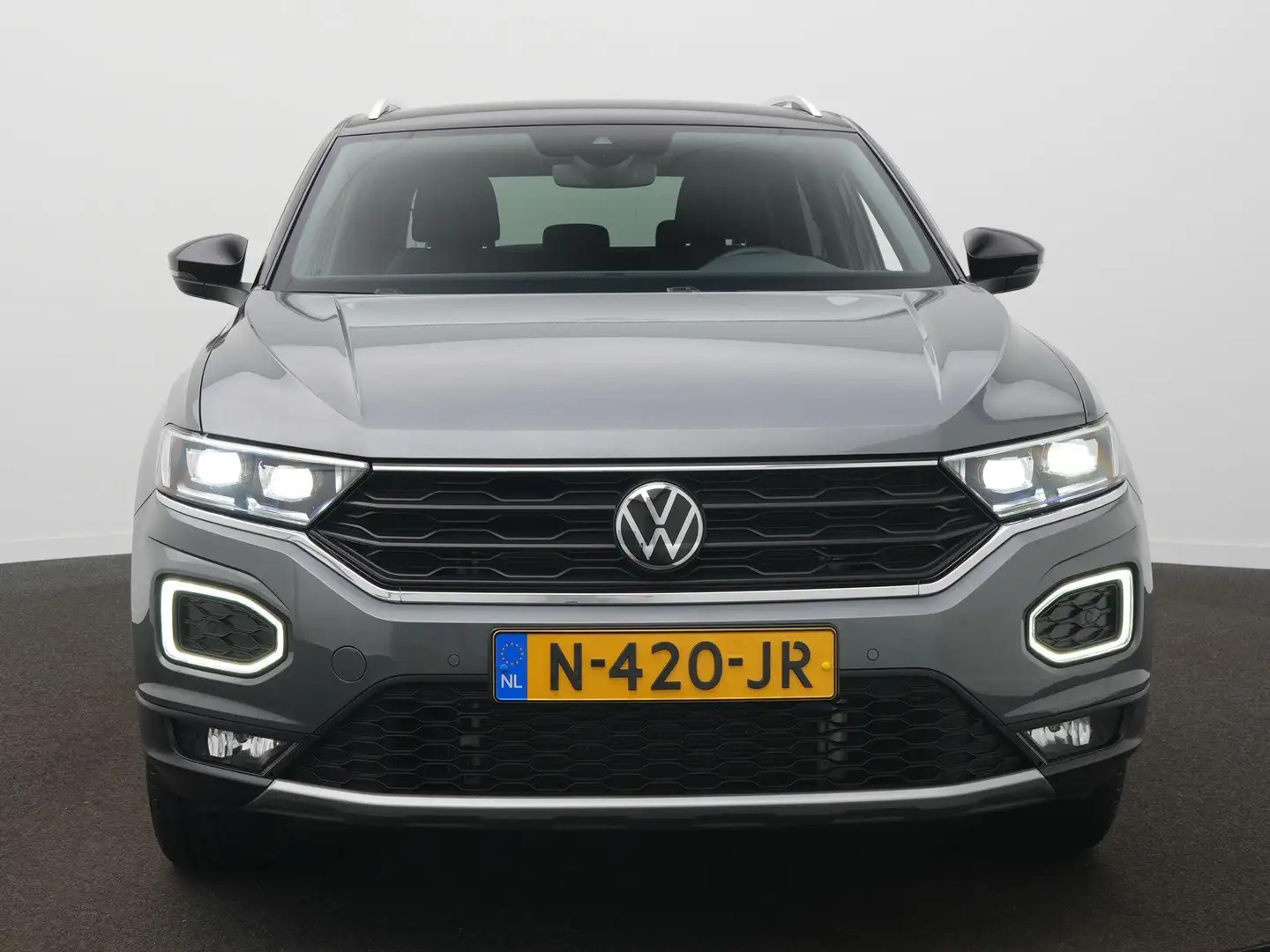 Volkswagen T-Roc 1.5 TSI Sport Navigatie - LED - Camera - Stoelverw Grijs - 2