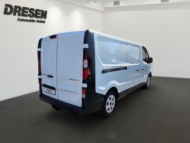 Renault Trafic view 3