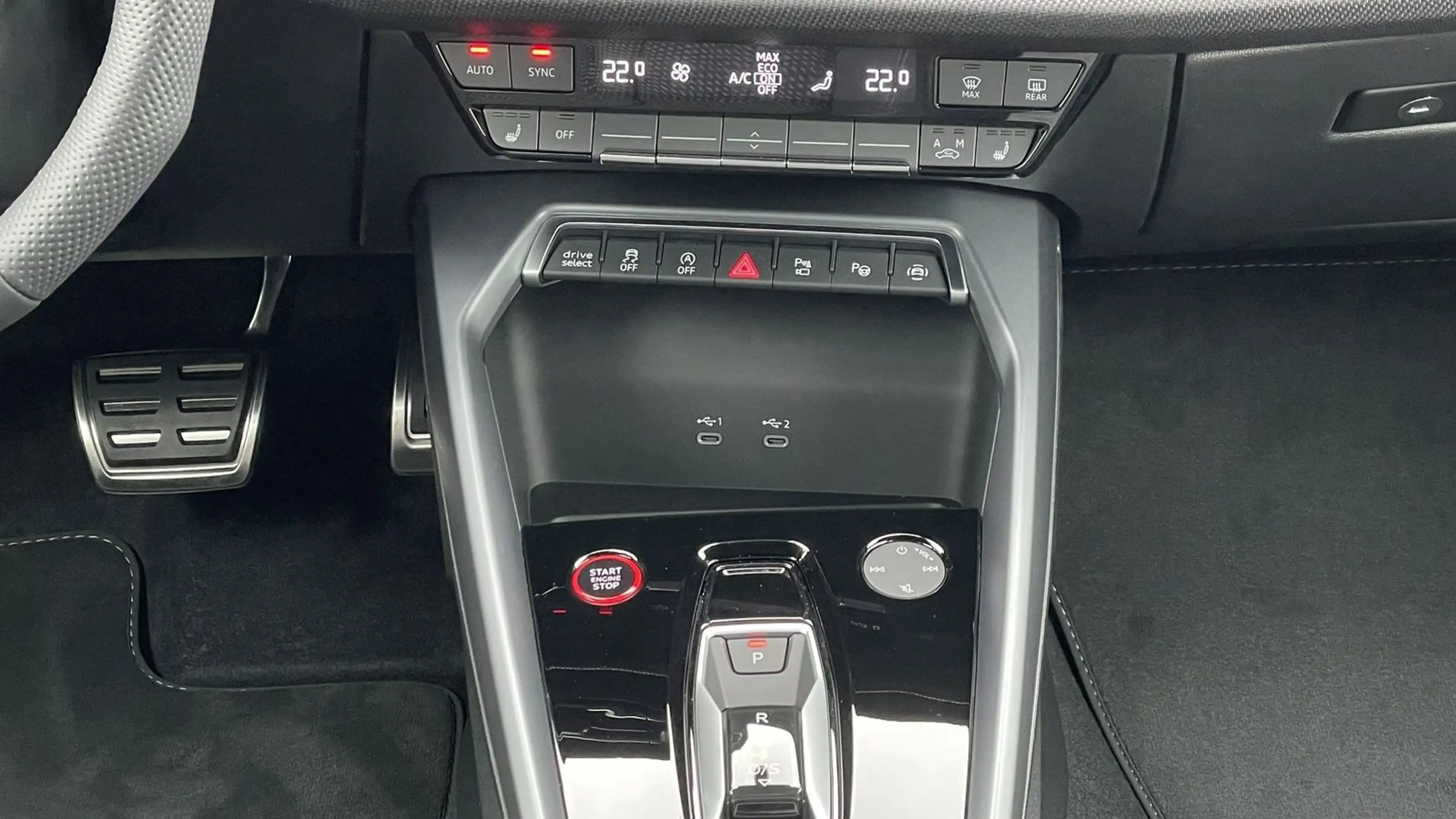Audi S3 Sportback 2.0 TFSI quattro S tronic 18" Alu S — photo 14