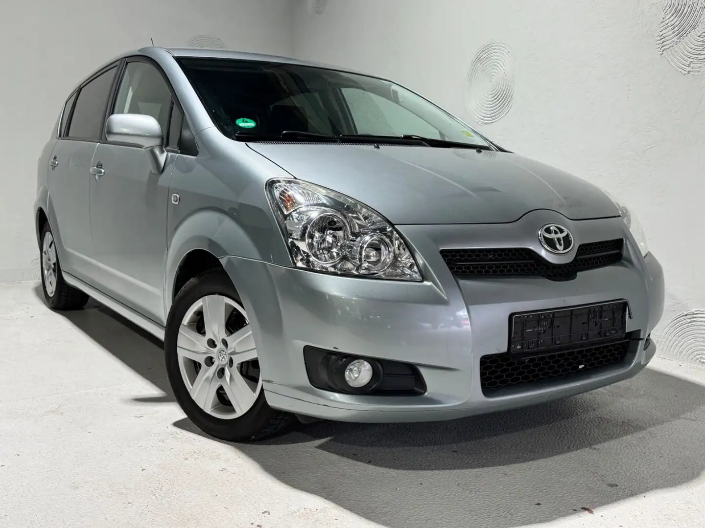 Toyota Corolla Verso 1.8 Sol*Klimaautomatik* Plateado - 1