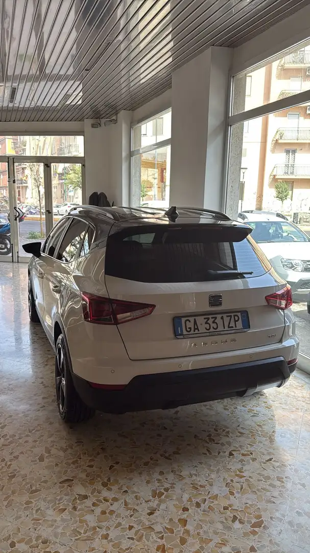 SEAT Arona 1.0 tgi Xcellence 90cv - 2